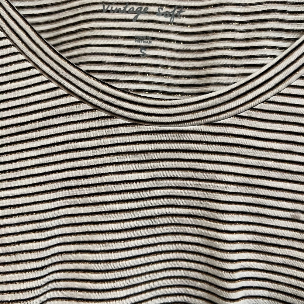 CASUAL TOP BUNDLE!! - Picture 4 of 9